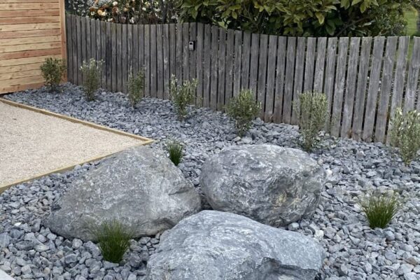 rocks_and_stones_bluestone_rock_landscaped